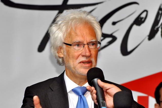 Zu_Tisch   103.jpg